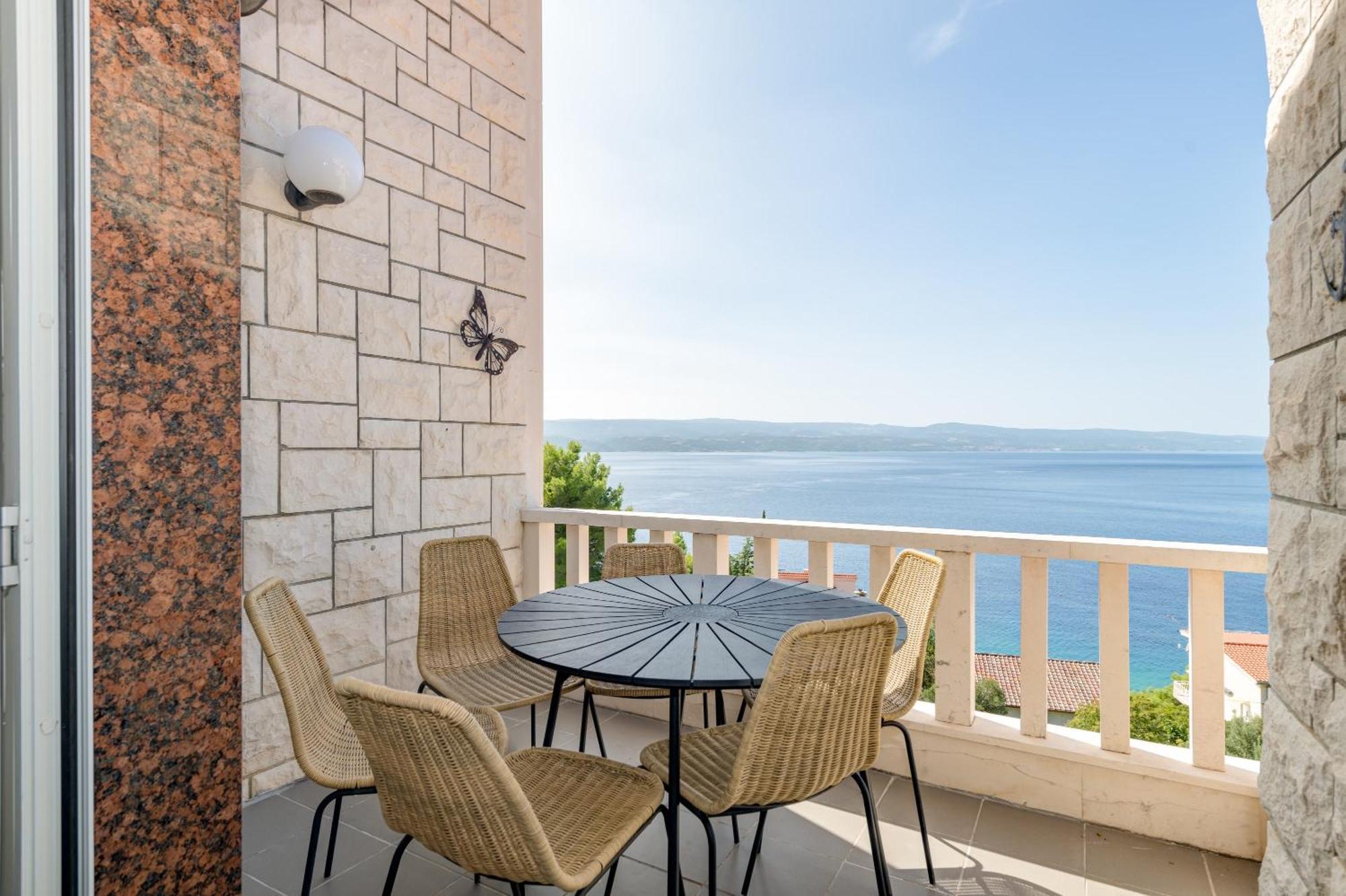 Apartments With Pool Vrdoljak โอมิช ห้อง รูปภาพ