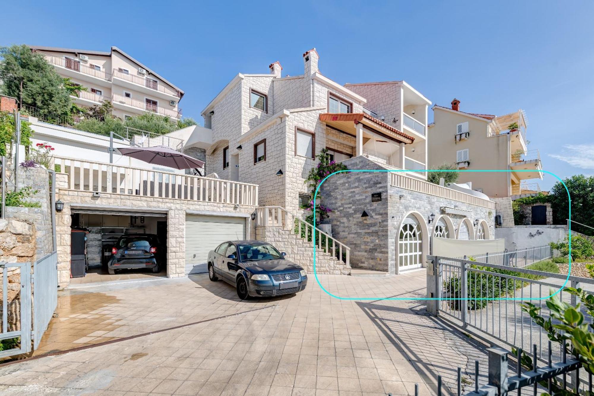 Apartments With Pool Vrdoljak โอมิช ภายนอก รูปภาพ