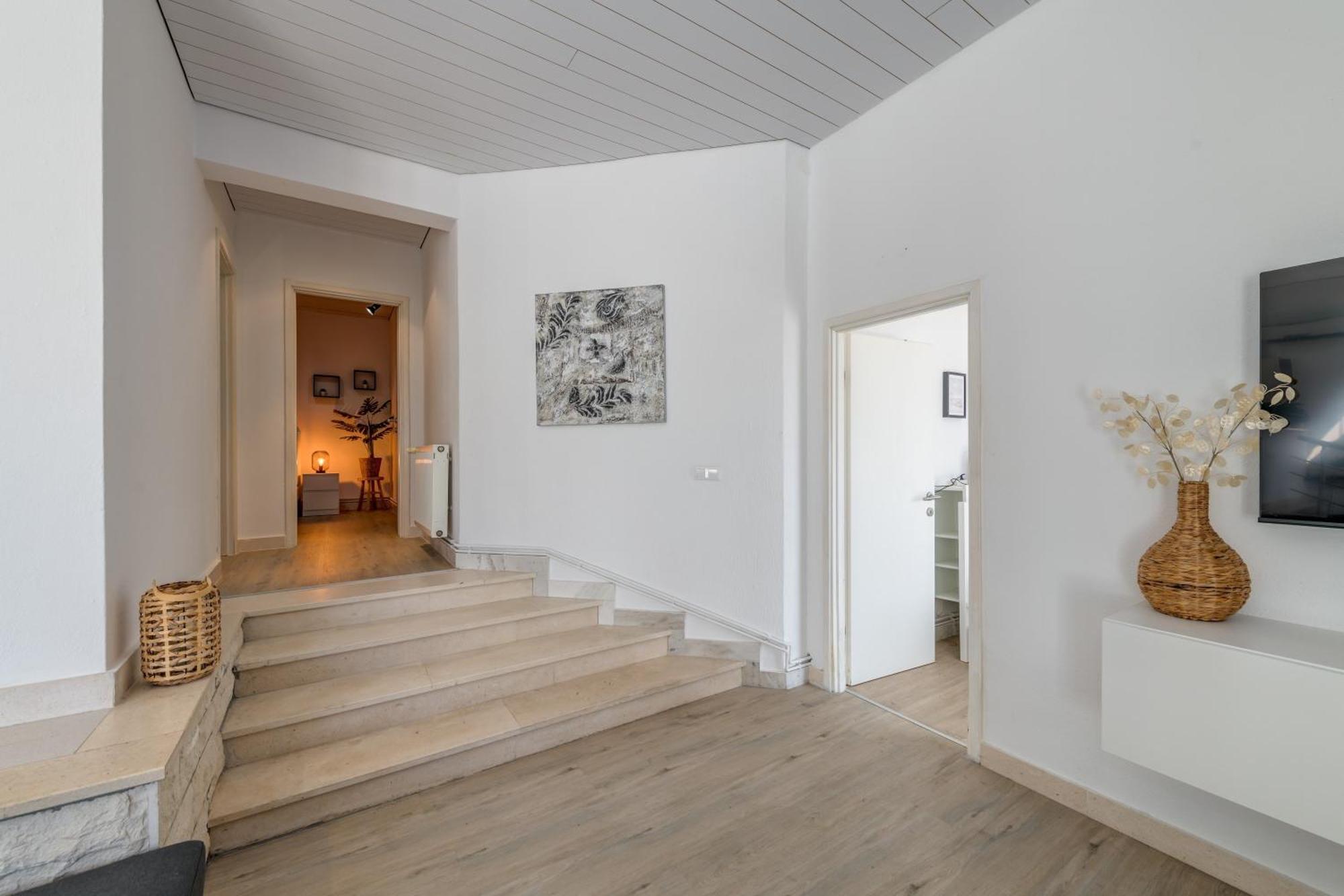 Apartments With Pool Vrdoljak โอมิช ห้อง รูปภาพ