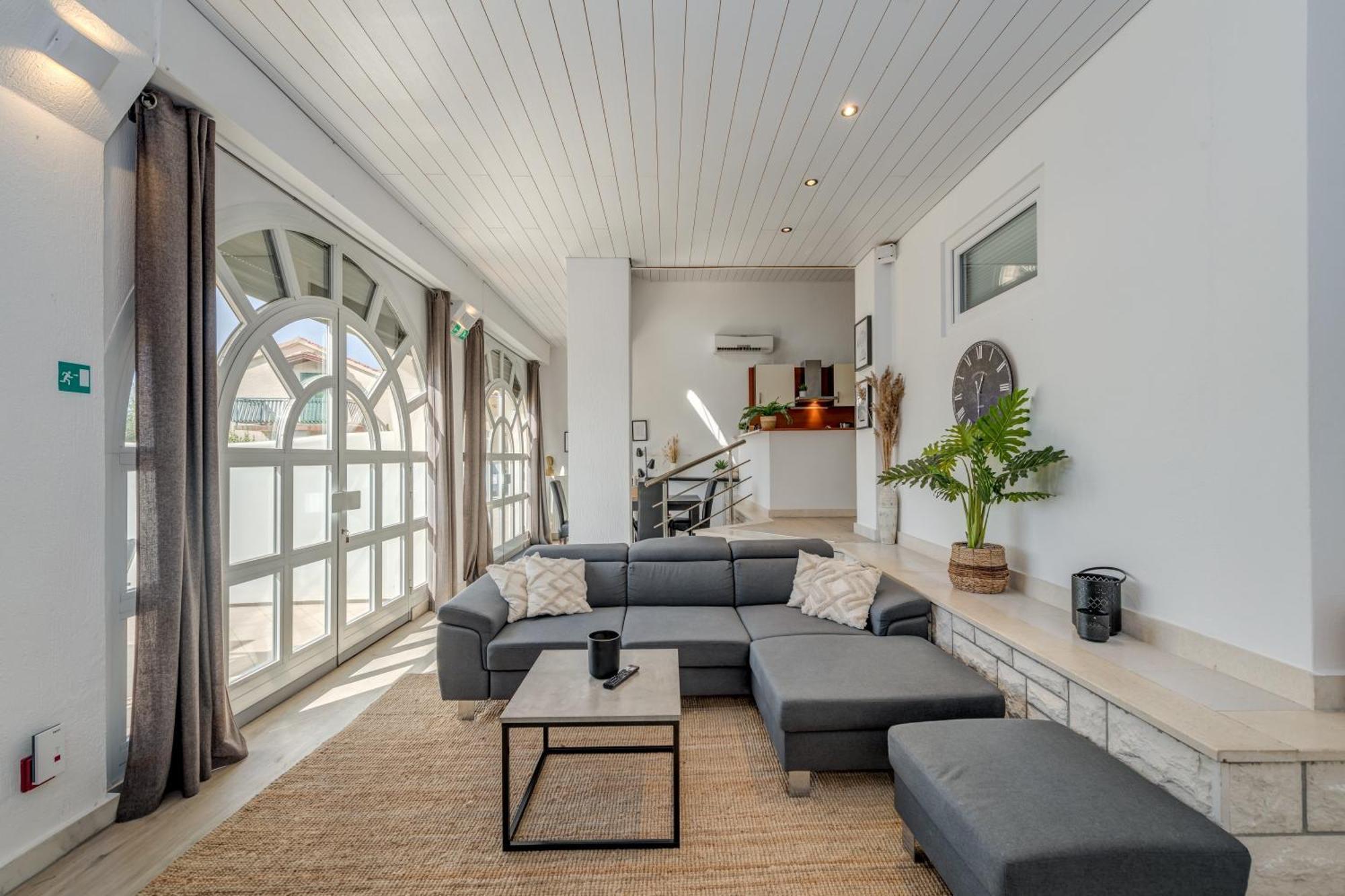 Apartments With Pool Vrdoljak โอมิช ห้อง รูปภาพ