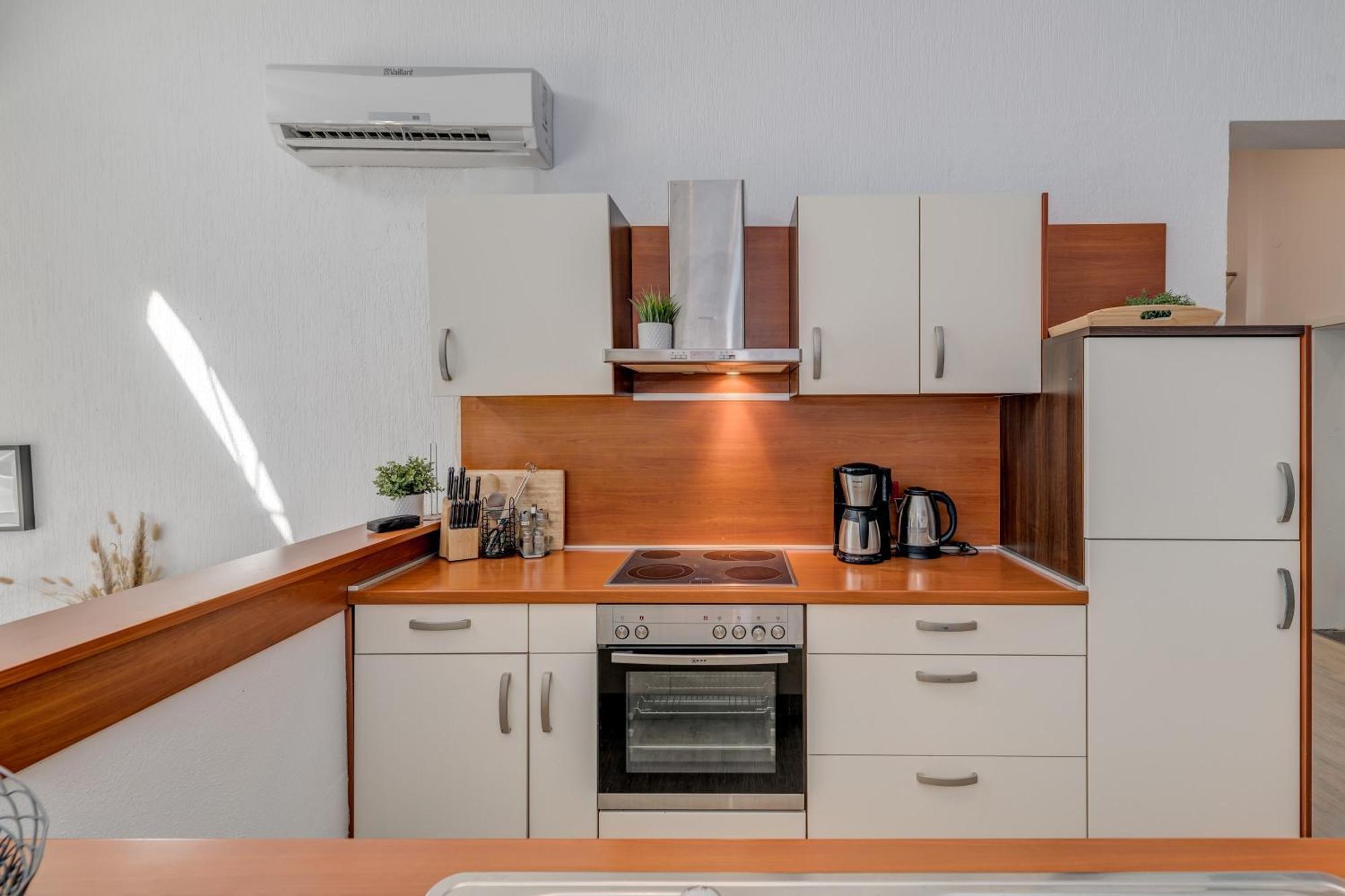 Apartments With Pool Vrdoljak โอมิช ห้อง รูปภาพ