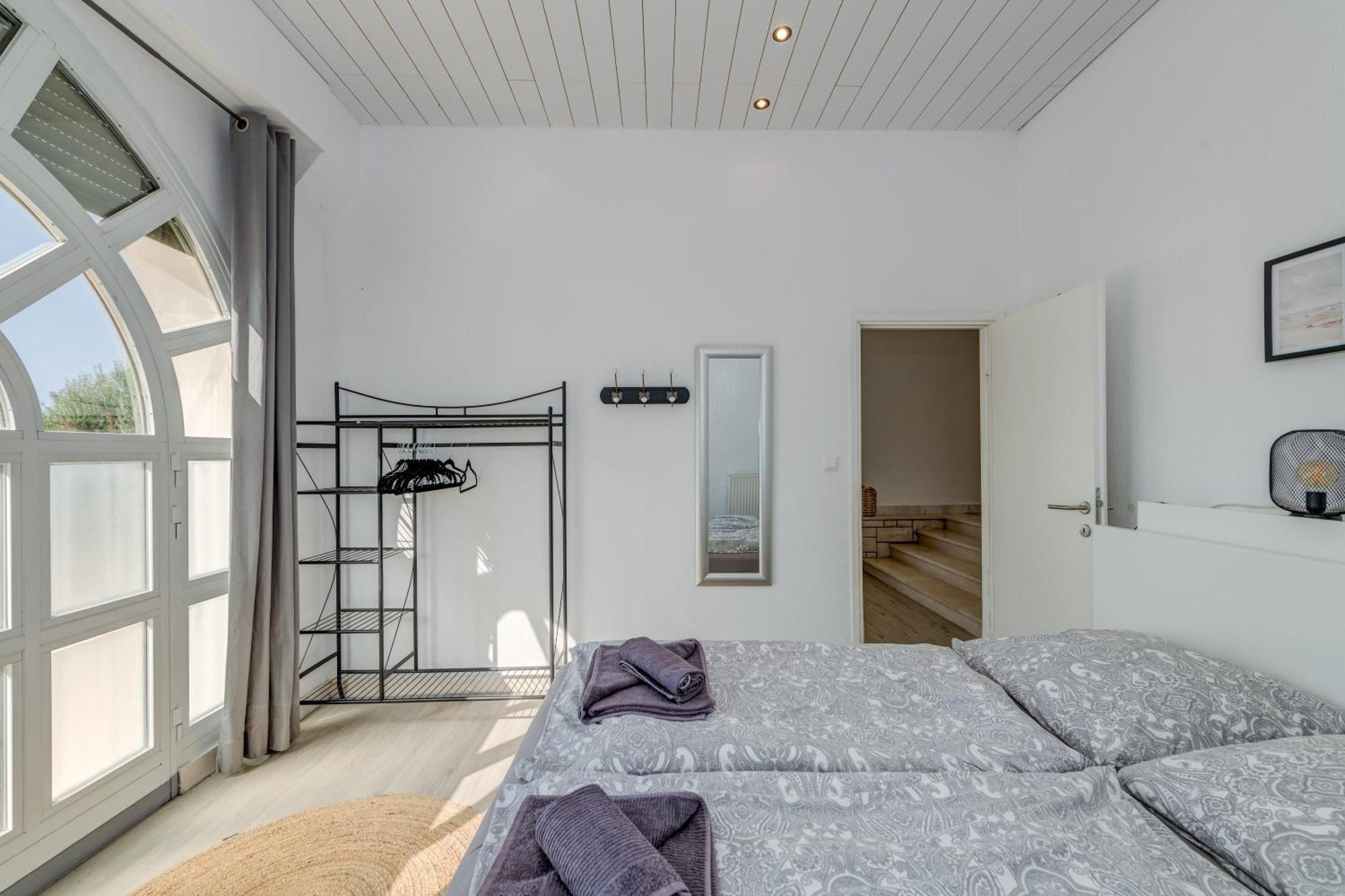 Apartments With Pool Vrdoljak โอมิช ห้อง รูปภาพ