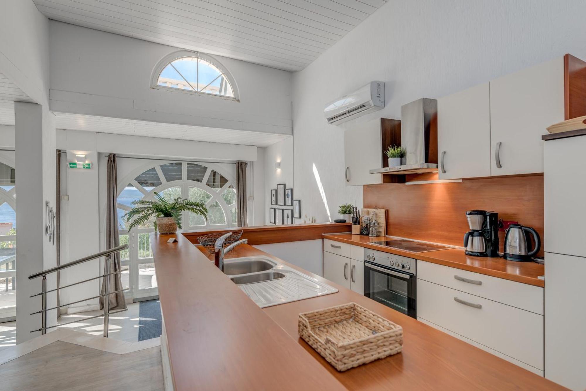 Apartments With Pool Vrdoljak โอมิช ห้อง รูปภาพ