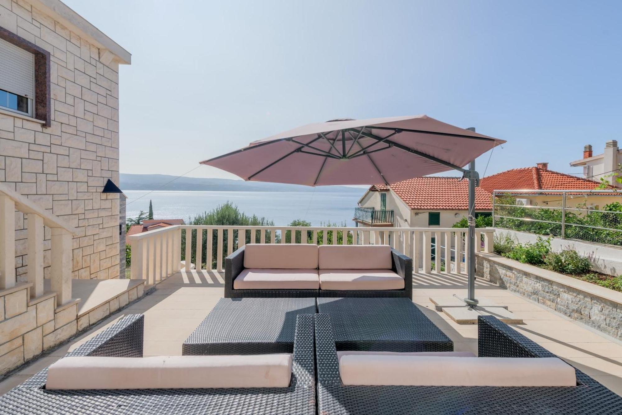 Apartments With Pool Vrdoljak โอมิช ห้อง รูปภาพ