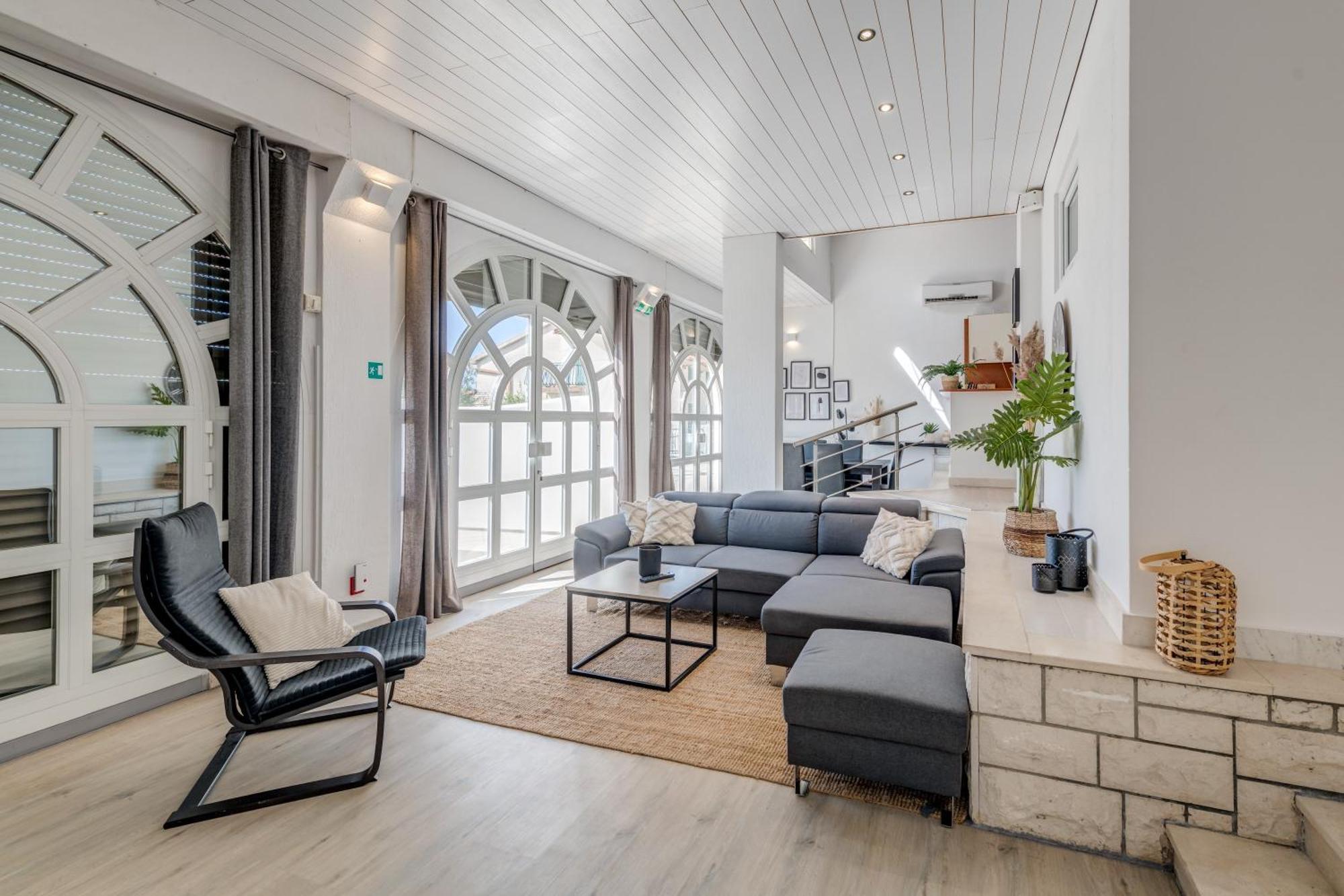 Apartments With Pool Vrdoljak โอมิช ห้อง รูปภาพ