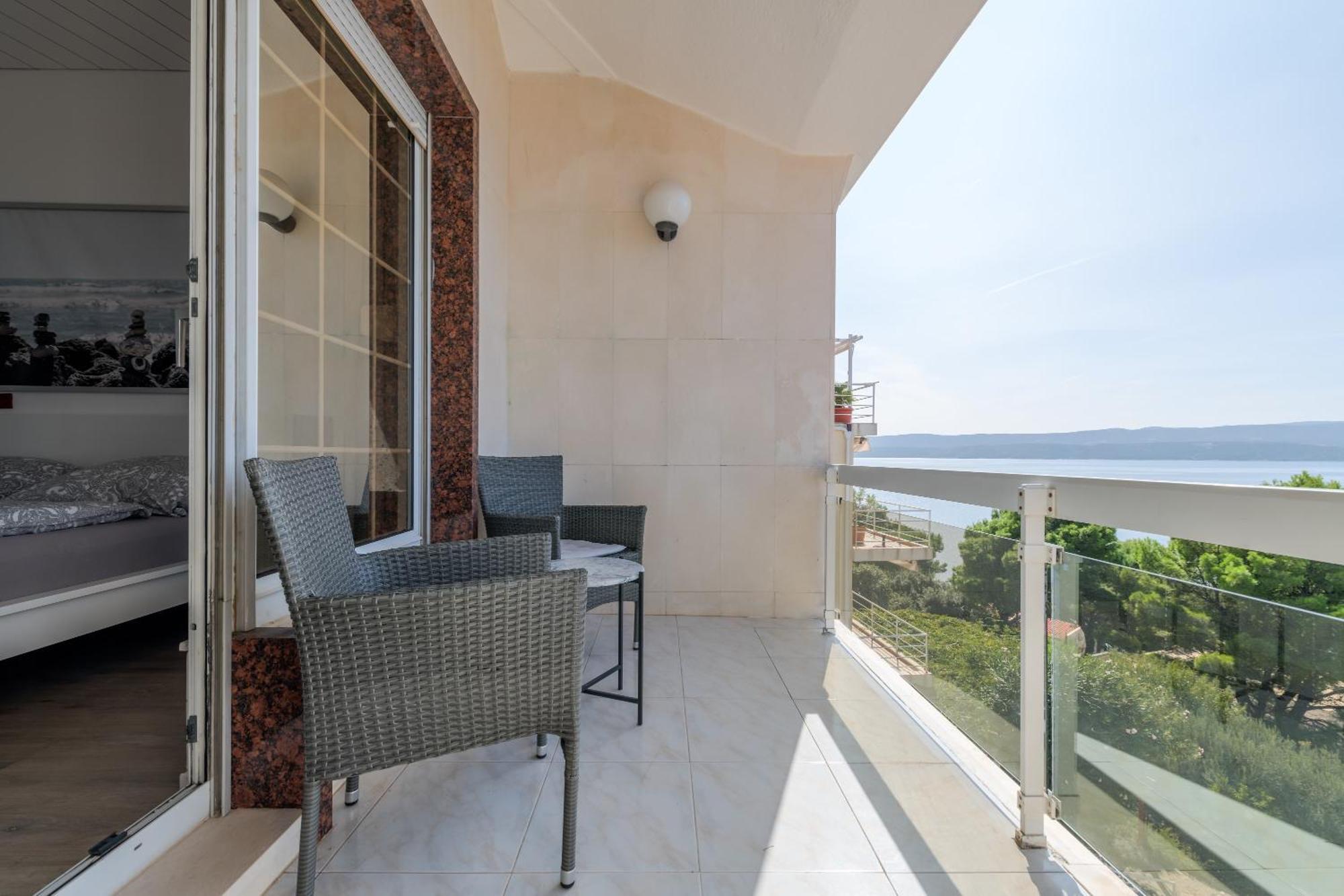 Apartments With Pool Vrdoljak โอมิช ห้อง รูปภาพ