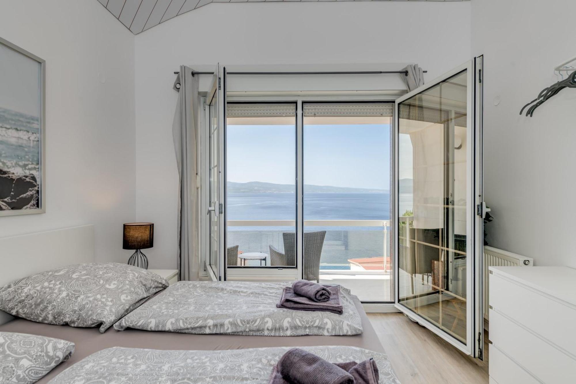 Apartments With Pool Vrdoljak โอมิช ห้อง รูปภาพ