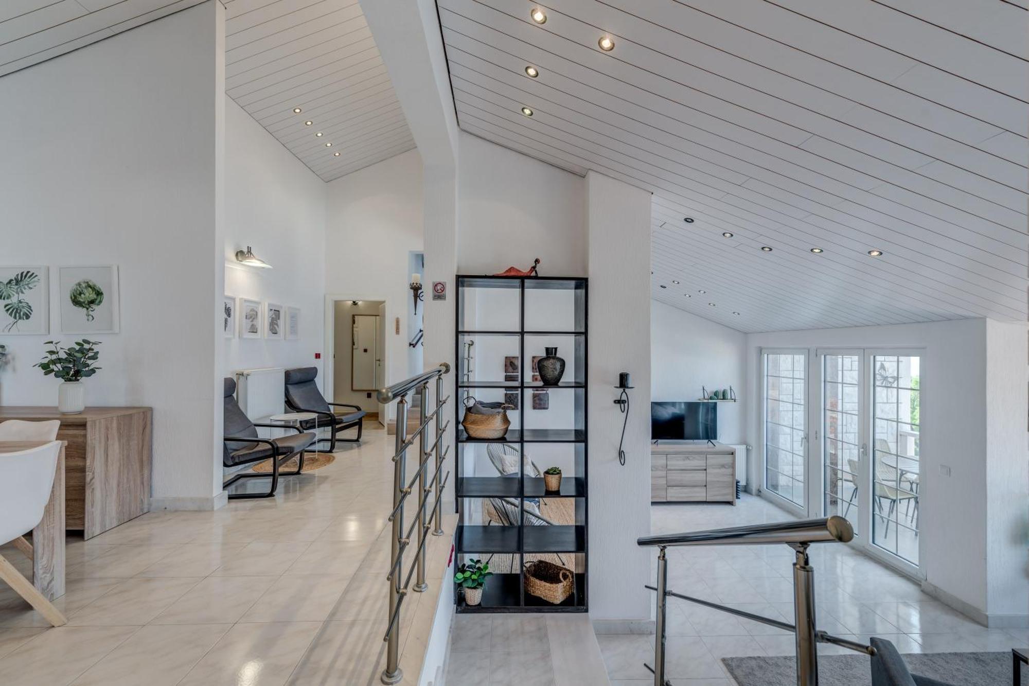 Apartments With Pool Vrdoljak โอมิช ห้อง รูปภาพ