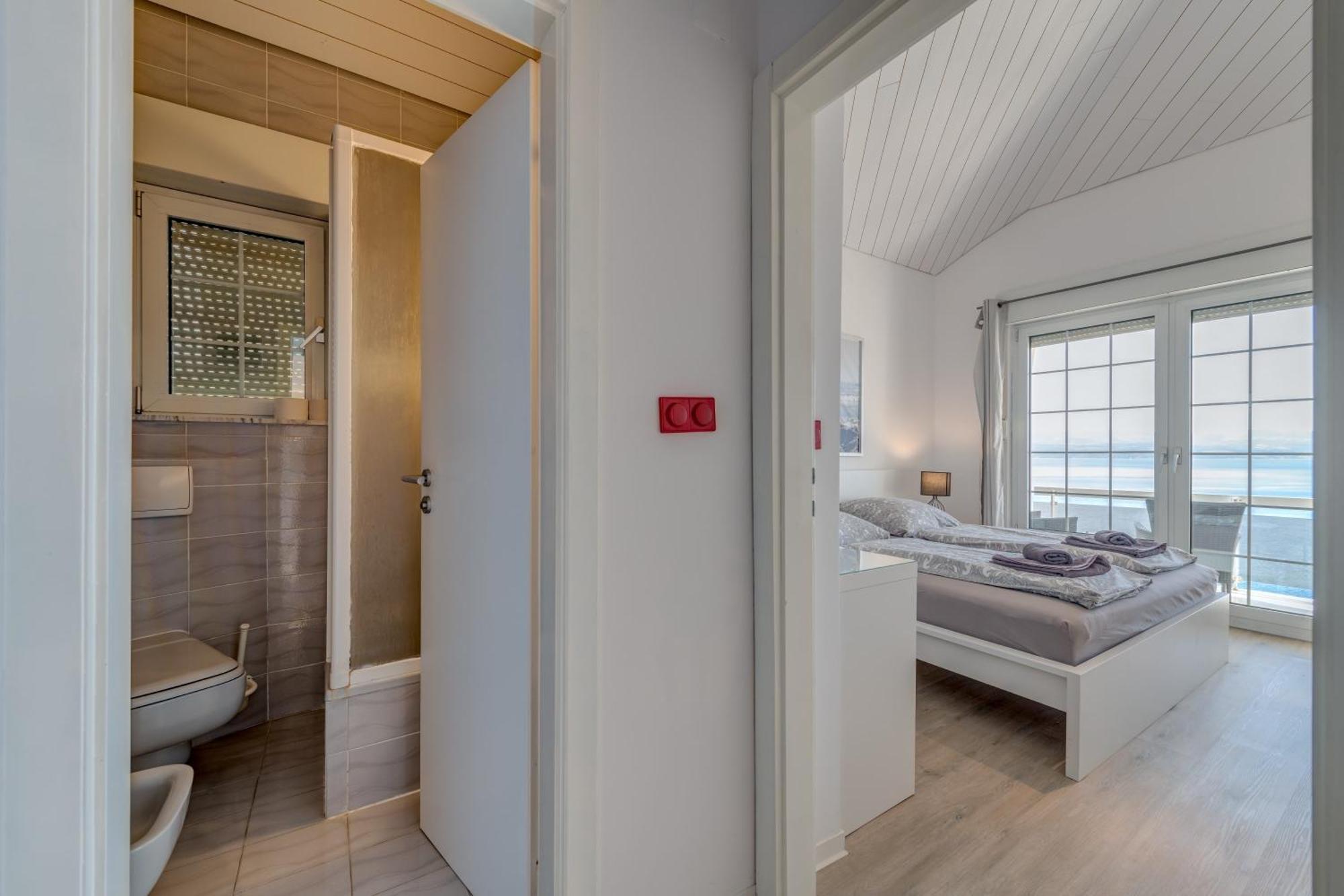 Apartments With Pool Vrdoljak โอมิช ห้อง รูปภาพ