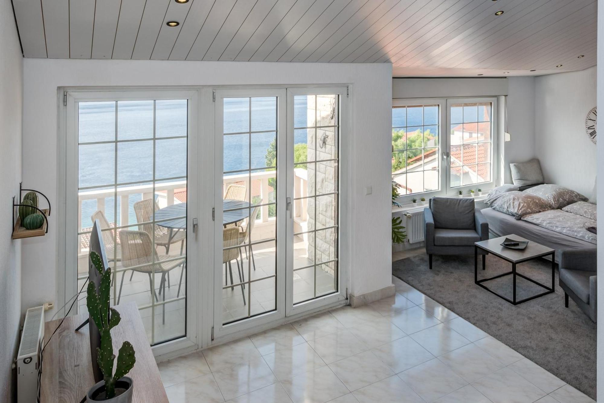 Apartments With Pool Vrdoljak โอมิช ห้อง รูปภาพ