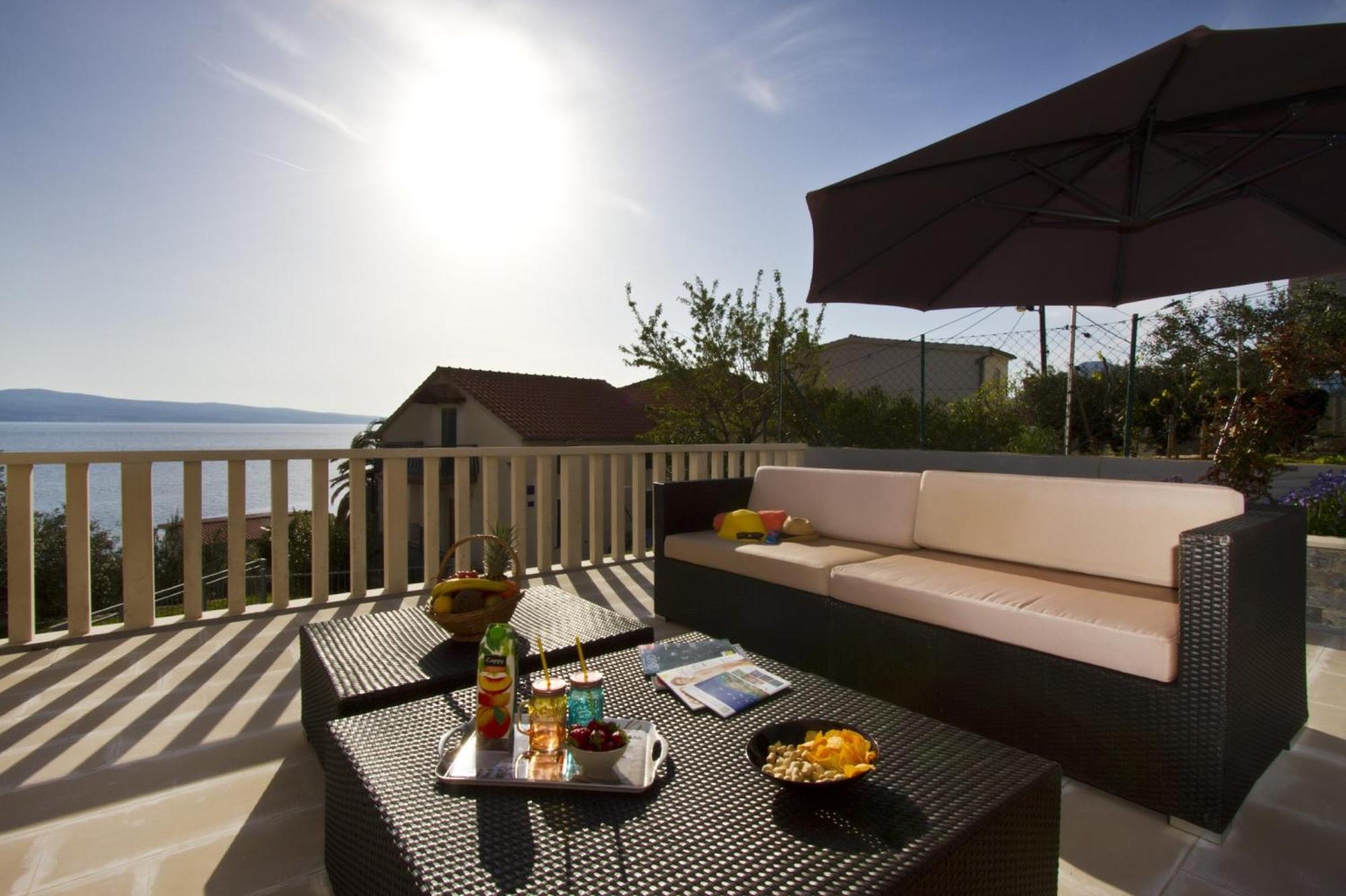 Apartments With Pool Vrdoljak โอมิช ห้อง รูปภาพ